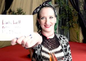 LindaLush Porno Video: Linda bekommt cum mail